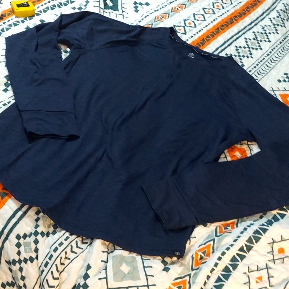 🌼 3 for $10 NWT GAIAM Slimfit Athletic Shirt